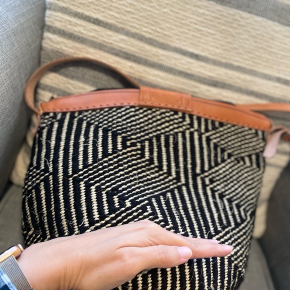 Woven geometric design bag - Picture 5 of 8